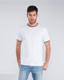 T-shirt con colori internazionali